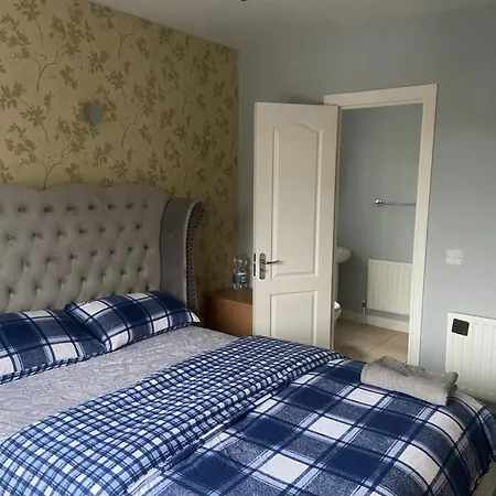Private Shared Near Blanchardstown Shopping Center Проживание в семье Дублин