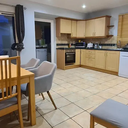 Private Shared Near Blanchardstown Shopping Center Дублин