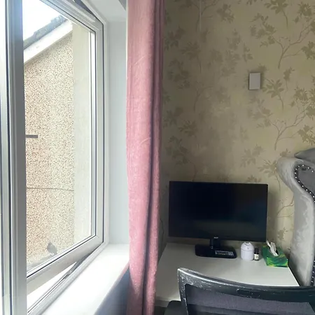 Private Shared Near Blanchardstown Shopping Center * Дублин