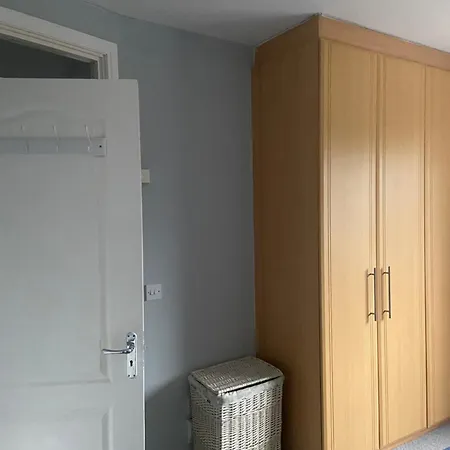 Kwatera prywatna Private Shared Near Blanchardstown Shopping Center *