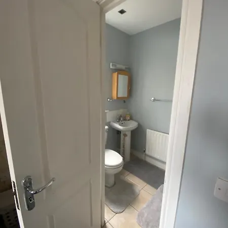 Private Shared Near Blanchardstown Shopping Center Privatunterkunft *